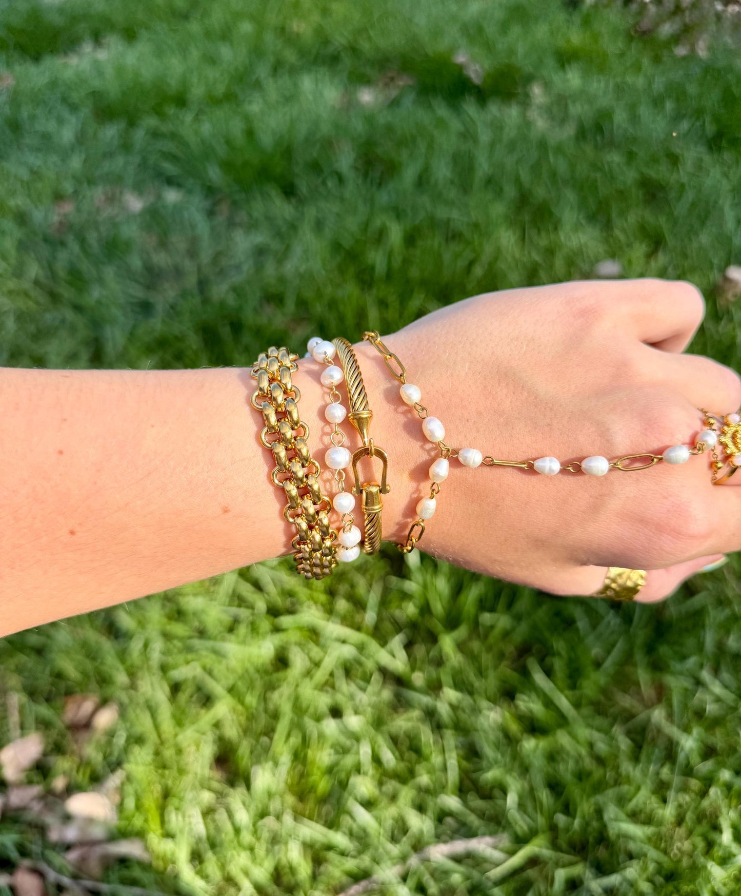 The Riviera Bangle | Twisted Cable Bracelet with Horseshoe Clasp