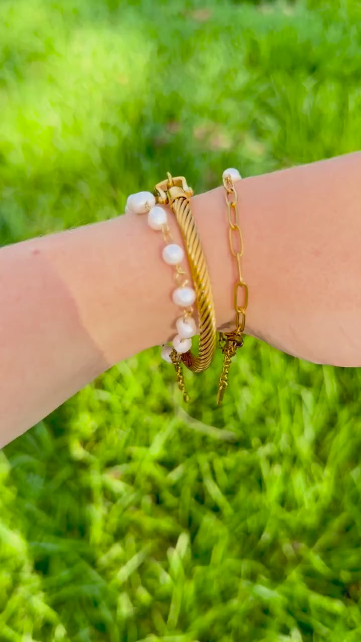 The Riviera Bangle | Twisted Cable Bracelet with Horseshoe Clasp